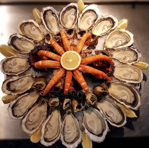 repas de fête plateau de fruit de mer