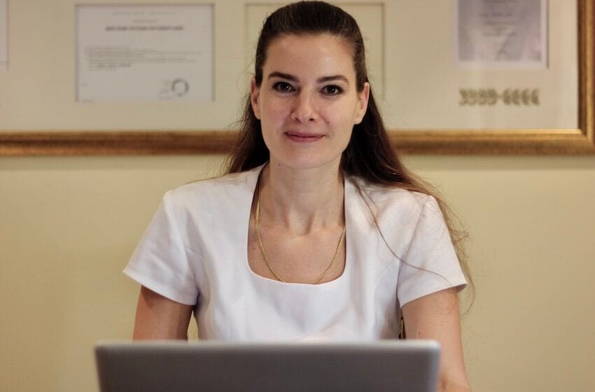  MEET THE “FRENCH” DOCTORS : Dr Carole Azzam, Chirurgienne Plasticienne !