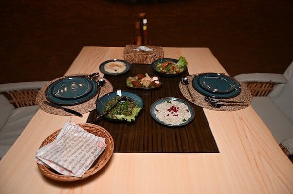 table-diner-dans-le-desert