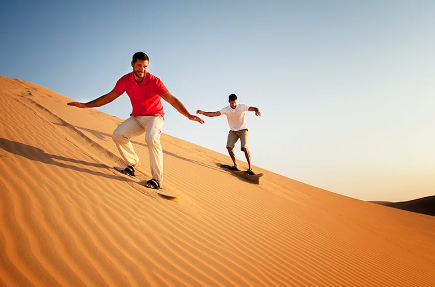 Sand-boarding-desert-de-dubai
