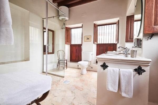 hotel authentique dubai