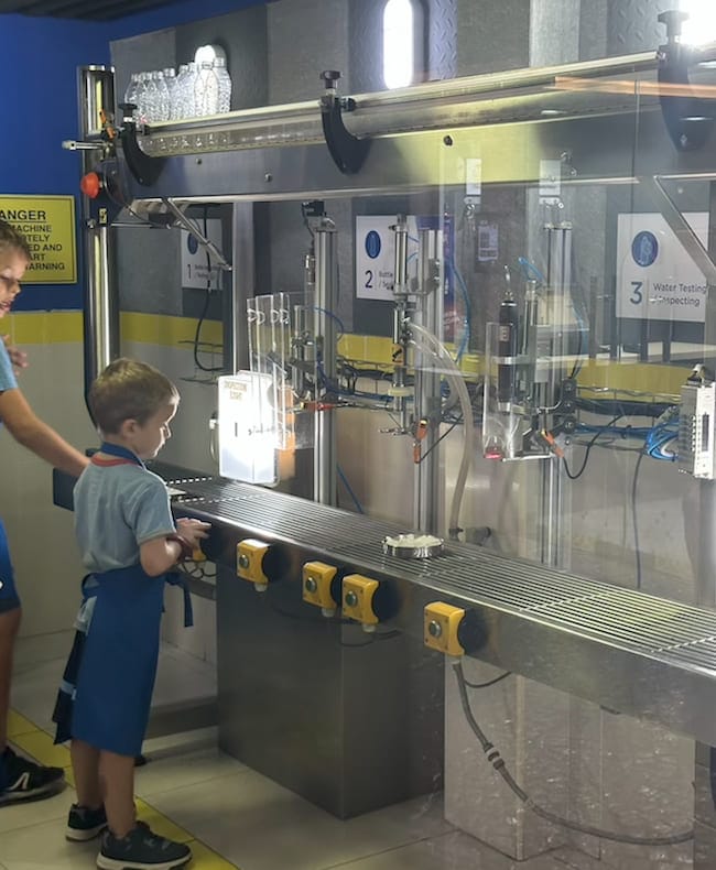 usine Aquafina kidzania