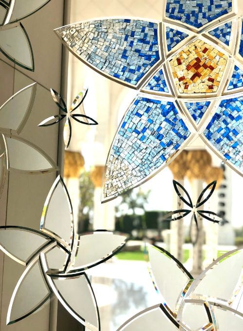 architecture mosquée de Abu Dhabi détail de vitraux