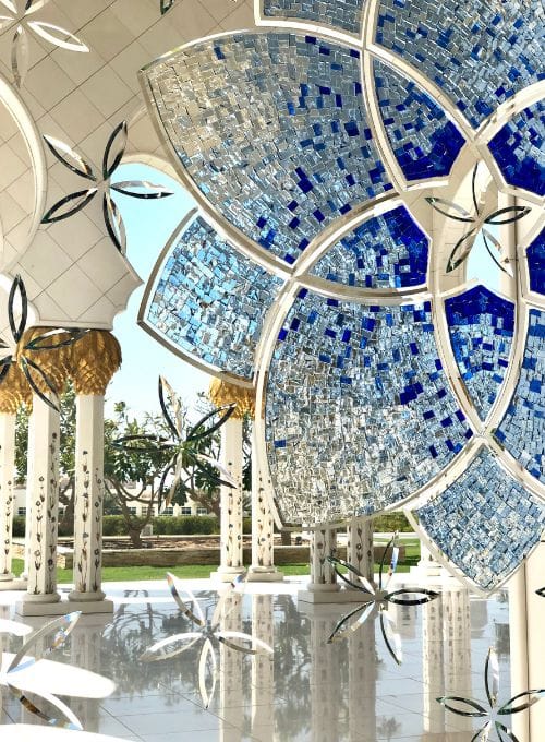 architecture mosquée de Abu Dhabi détail de vitraux