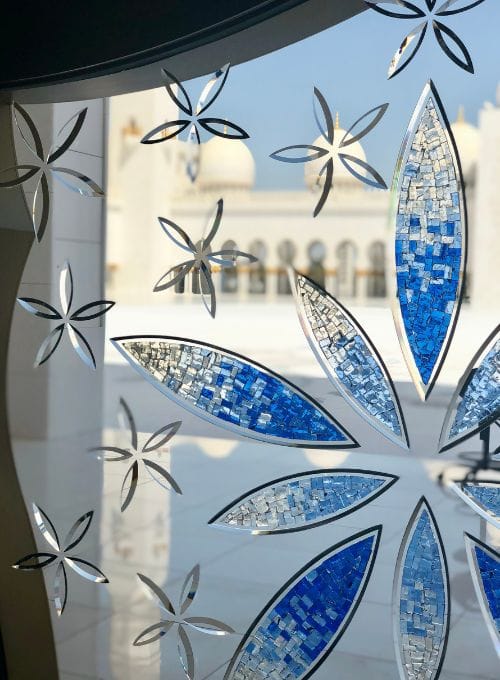 architecture mosquée de Abu Dhabi détail de vitraux