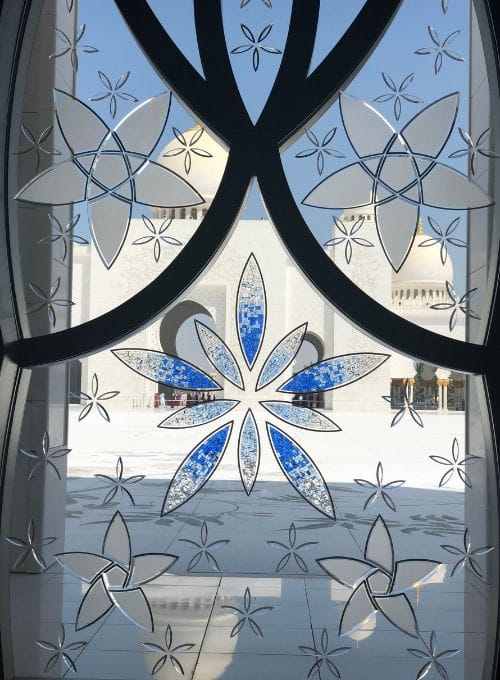 architecture mosquée de Abu Dhabi détail de vitraux