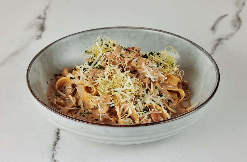 fettuccine au poulet, avec champignons, poireaux et parmesan
